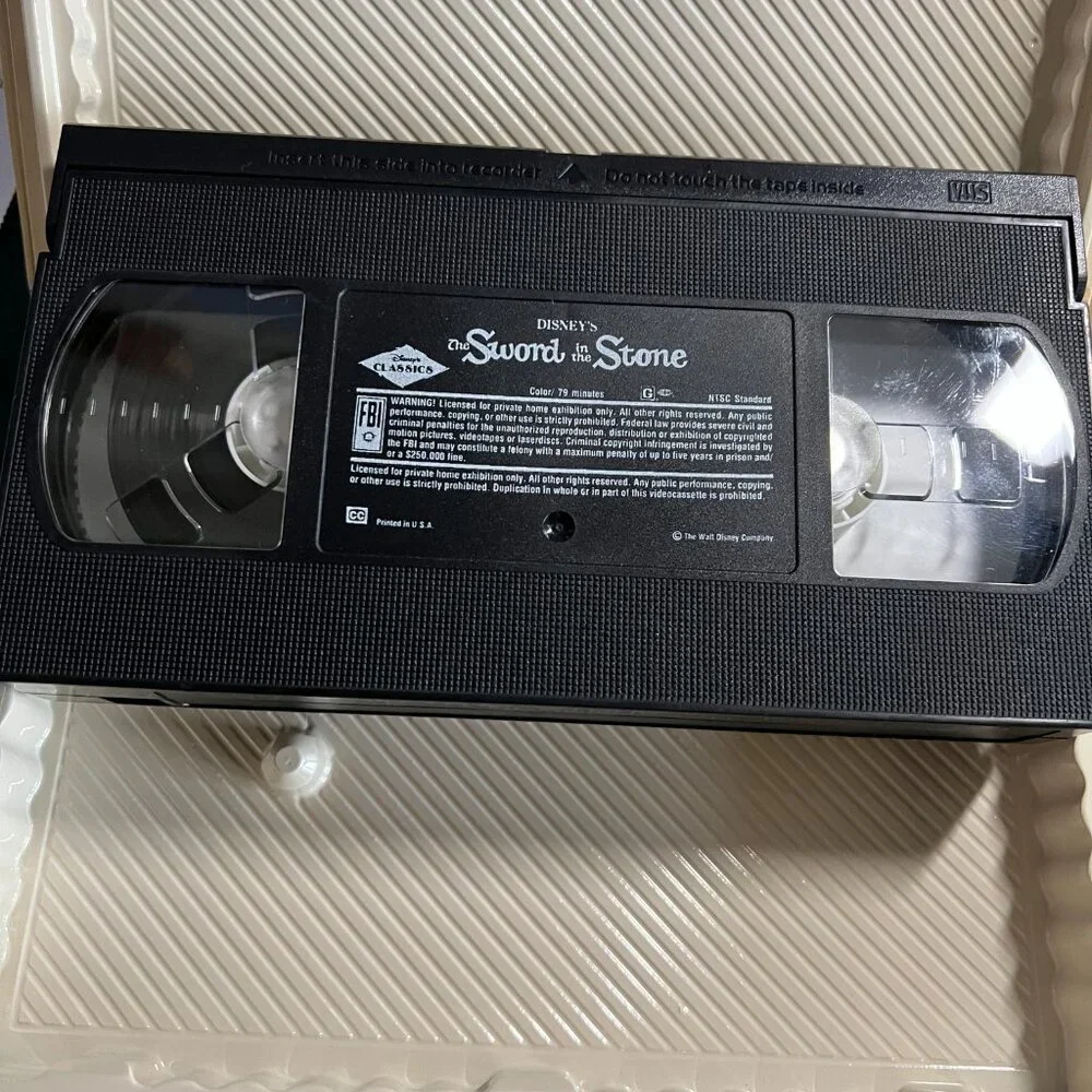 Disney’s The Sword in the Stone VHS Black Diamond Edition #229-1 First Pressing